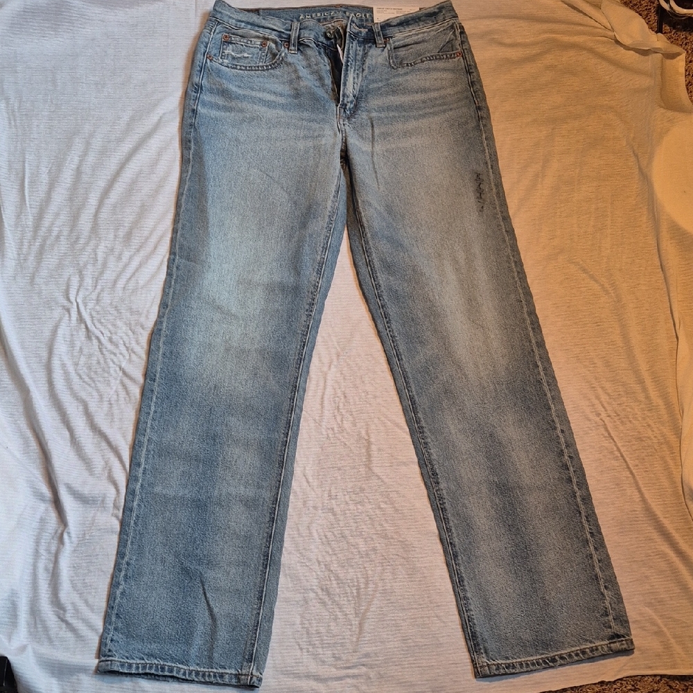 American Eagle SIZE 4, Baggy Dad Jean. NWT
